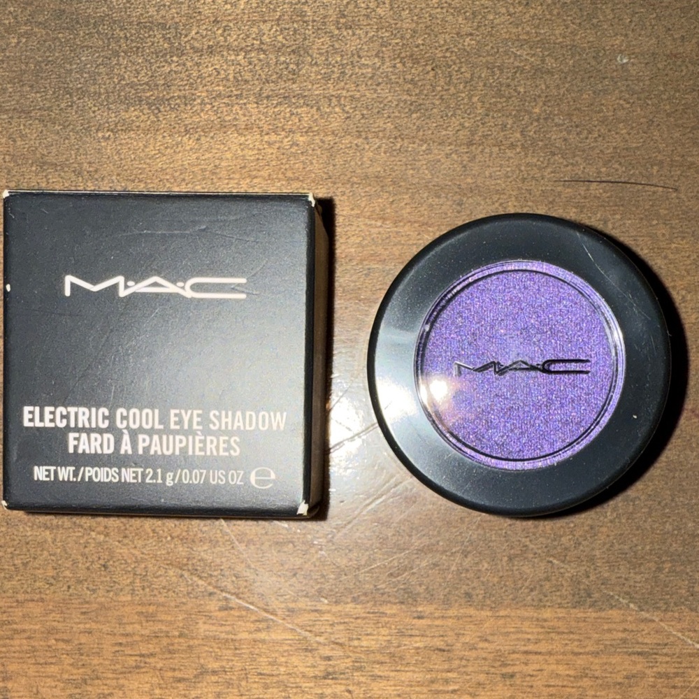 MAC Electric Cool Eye Shadow in Purple “HIGHLY CHARGED” NWT